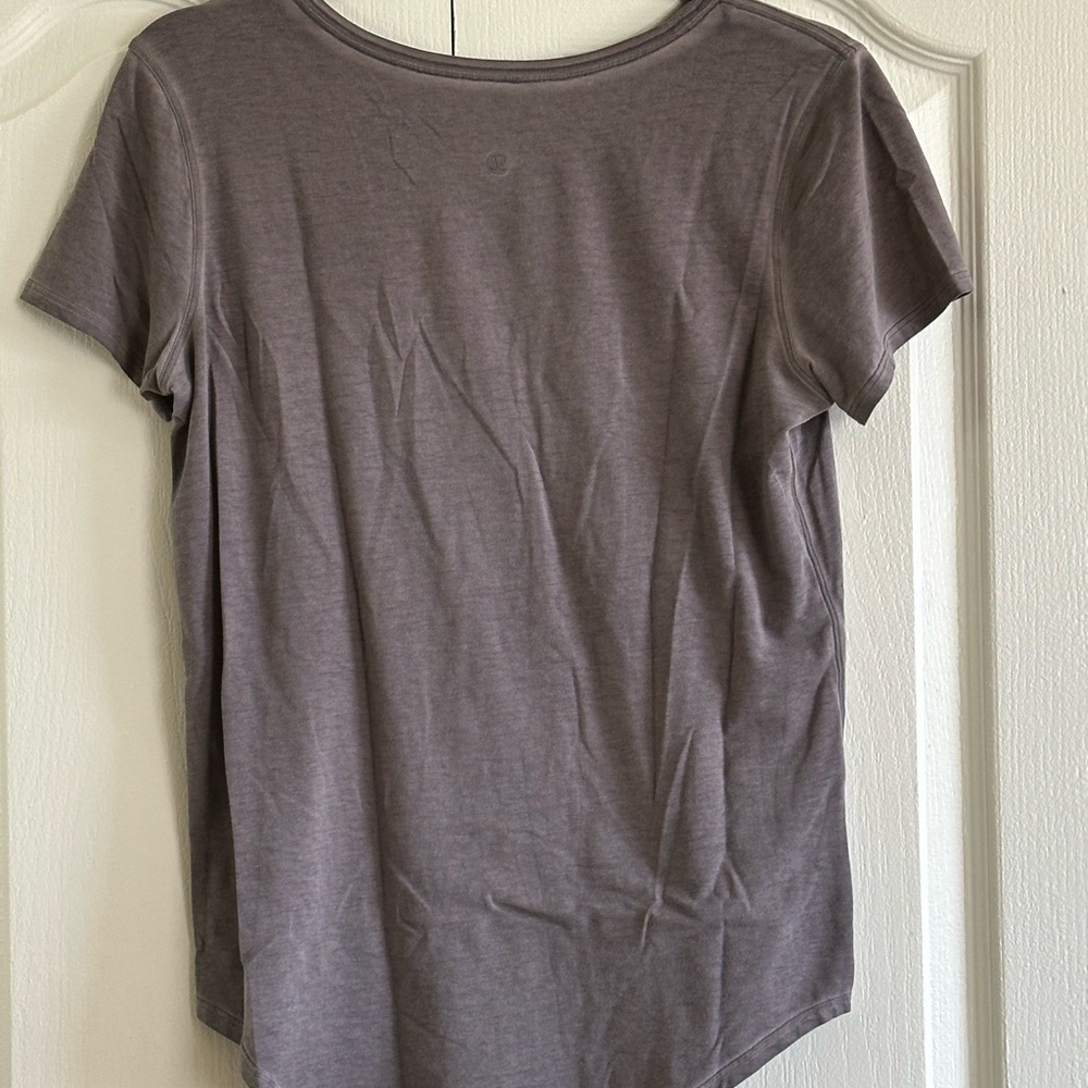 lululemon athletica Women's Washed Mauve Short Sleeve Tee - Picture 4 of 4